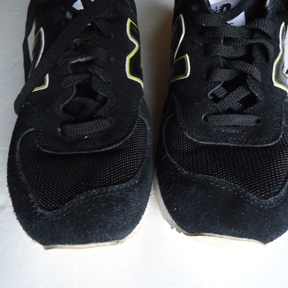 SIZE 8.5. New Balance 574 Classic suede sneakers shoes.